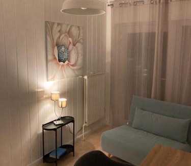 Taunusstein Apartment | AMSELWEG am Waldrand gelegen Netflix eigener carport uvm