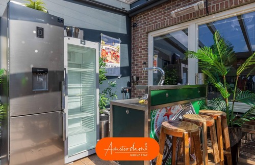 Zwanenburg House | Amsterdam Villa | 20+ Beds | Jacuzzi & Sauna