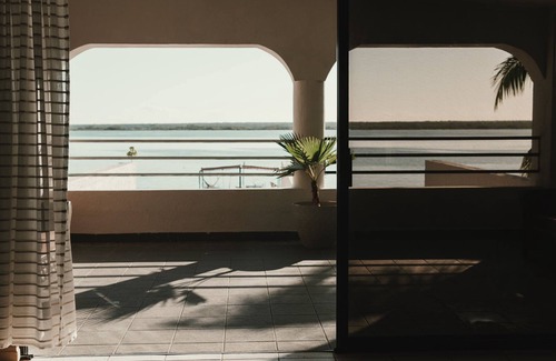 Mario Villanueva Madrid House | AMURA LAKE HOUSE
