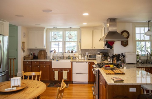 Sharon House | An acclaimed photographers country estate, arts community, near private schools!