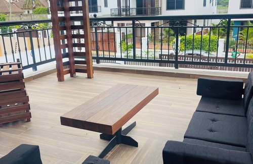 Sakumono House | An amazing 4-bedroom townhome with WiFi,Outdoor jacuzzi in serene Sakumono,Accra