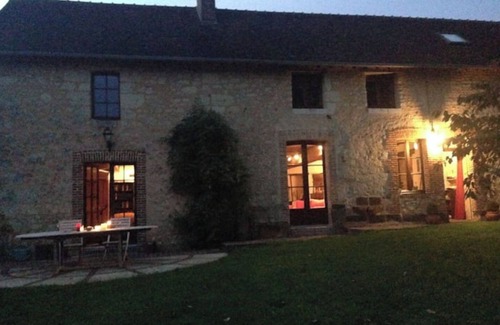 Saint-Martin-des-Pezerits Cottage | An authentic Percheron house: fireplace, beams, terracotta floor tiles, a large park