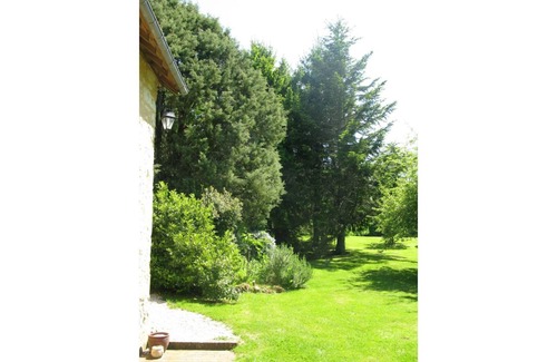 Saint-Martin-des-Pezerits Cottage | An authentic Percheron house: fireplace, beams, terracotta floor tiles, a large park