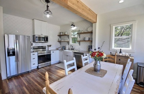 Roslyn House | An authentic downtown Roslyn home! Walk everywhere, pets welcome!