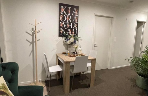 Frankton Apartment | An elegant 2-bedroom house in Hamilton central.