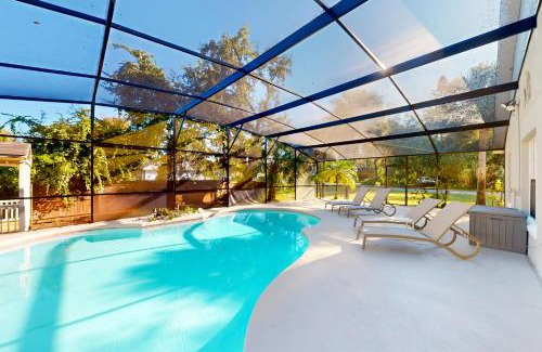 Sunridge Woods House | An Oasis in the Sun