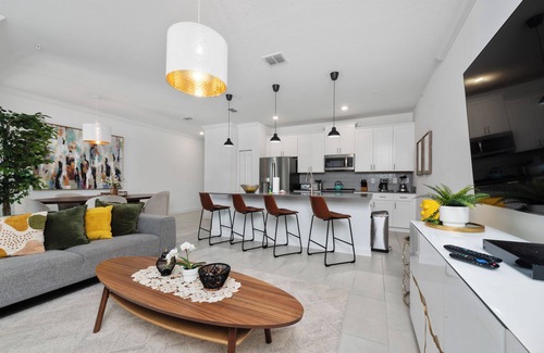 Kissimmee House | "An Oasis of Tranquility and Entertainment for the Whole Family"