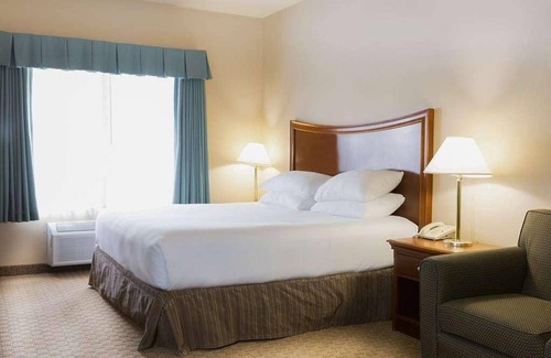 McMinnville Hotel | An Oenophile’s Delight in Red Lion McMinnville! FREE Parking and Pets Allowed!