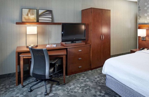 Brookfield Hotel | An Undeniable Jewel in Brookfield! 2 Spacious Units, Pets Allowed, Indoor Pool!