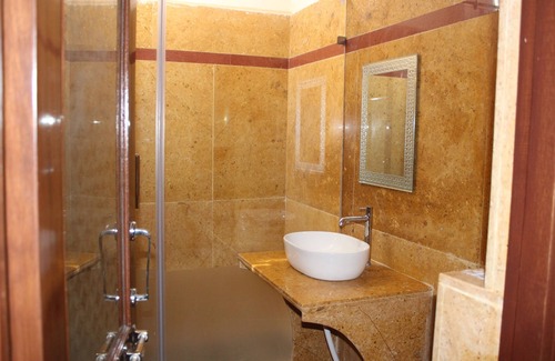 Uchiyarda House | Anand Holiday Villa