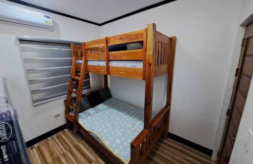 Alfonso Apartment | Anas Sweet Home w Wifi, Karaoke n Free Parking