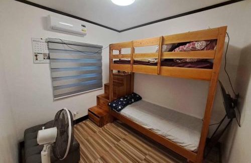 Alfonso Apartment | Anas Sweet Home w Wifi, Karaoke n Free Parking