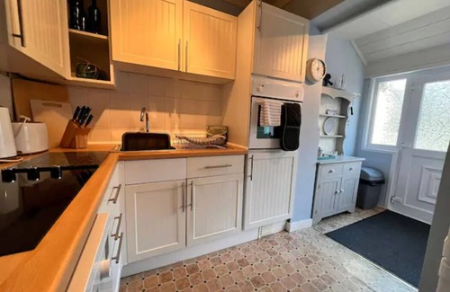 Blue Anchor Apartment | Anchors Away, Seaside Apartment with Sea Views, pet friendly.