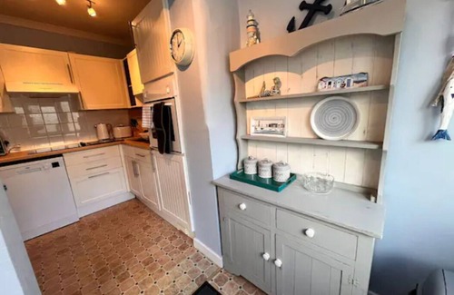 Blue Anchor Apartment | Anchors Away, Seaside Apartment with Sea Views, pet friendly.