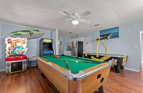 El Centro Beach House | Anchors Away: Prvt Htd Pool, Sznl Hot Tub, GmRm, Fire Pit, & FREE Activities!