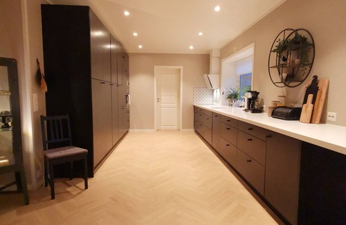 Andenes Apartment | Andenes Sentrum ApartmentnSpacious 4-bedroom apartment near harbor with WiFi, AC
