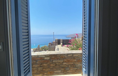 Kipri Villa | andros prive suites villa vibrand