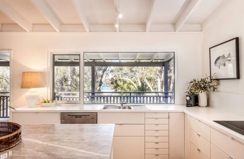 Eagle Bay House | Anelga - Beachfront on Eagle Bay