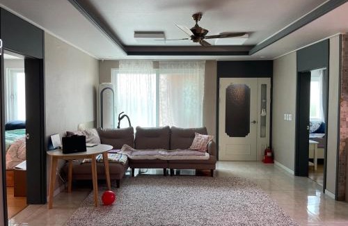 Banghwa3-dong House | Angel B&B