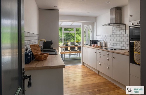 Alton Cottage | Angel Cottage 5 mins drive to Alton Towers