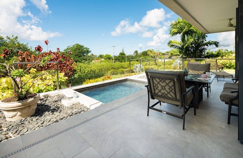 Halcyon Heights House | Angel Heights & Hummingbird Cottage - Deluxe Villa Close to Beach & Holetown
