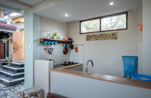 Mas Apartment | Angel House Ubud: Lumbung room. Above bale.