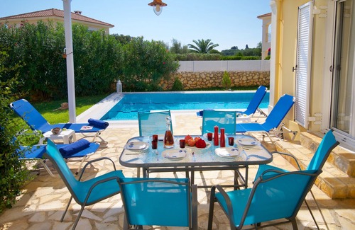 Pesada Villa | Angelina Ventura Villa