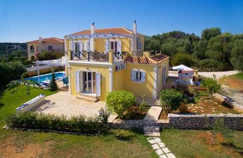 Pesada Villa | Angelina Ventura Villa