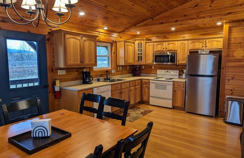 Byrdstown Cabin | Anglers Cove offers a relaxing vacation experience near Dale Hollow Lake!