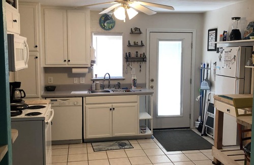Port O Connor House | Anglers Landing LLC, Lots of beds, Boat Parking, Big/Private back Yard, Hot Tub
