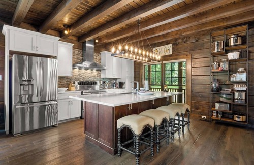 Negreet House | Anglers Premier+ Lodge & Cabin Double Sun Deck & Dock, Prime Fishing