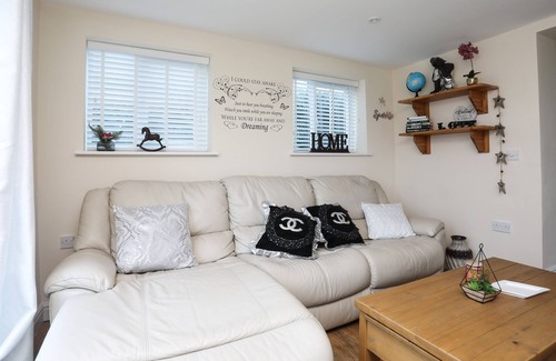 Bryngwran Apartment | ANGLESEY HOLIDAY LET, romantic, with hot tub in Rhosneigr