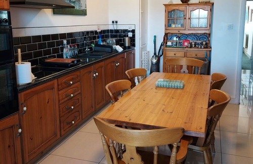 Trearddur Bay Apartment | ANGLESEY, Treaddur Bay, King Arthur Suite 6 bed apartment ideal for family hols.
