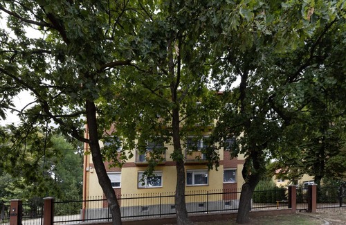 Teglas Bed & Breakfast | Angolkert Panzió