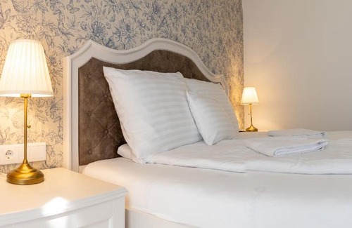 Teglas Bed & Breakfast | Angolkert Panzió