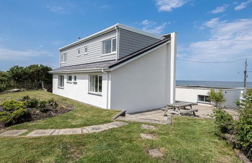 Dinas House | Angorfa
