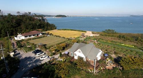 Nam House | Anmyeondo Pension Ing