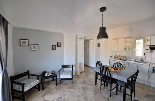 Vathianos Kampos Apartment | Anna Apartment 50 meters from the sea