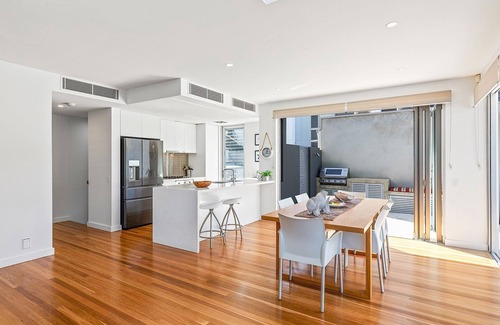 Sunshine Beach Apartment | Anna - Superbly Stylish Luxury Townhouse with Private Pool