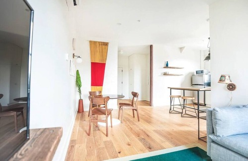 Yamacraw Village Apartment | Annabelle 3B - Bright King Bedroom Near Nightlife
