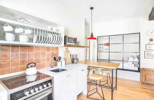 Yamacraw Village Condo | Annabelle 3C - Roomy Hip 2BR in the Heart of Downtown Savannah