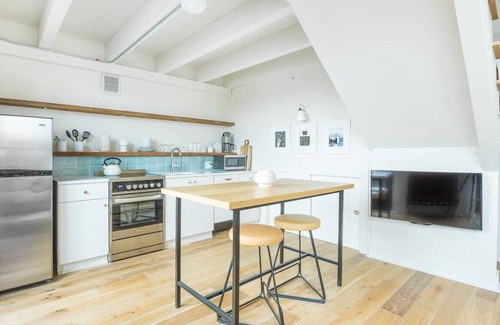 Yamacraw Village Apartment | Annabelle 4A - Top Floor Loft with Terrace in Historic Downtown