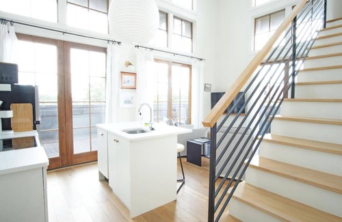 Yamacraw Village Apartment | Annabelle 4D - Top-Floor 2 BR in Historic Downtown Savannah