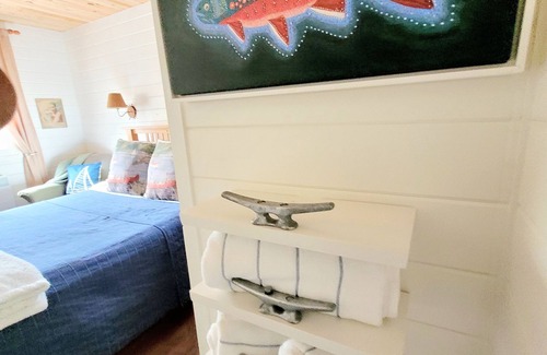 Bay of Fundy & Annapolis Valley Cottage | Annapolis Valley Lakefront Vacation Home with Outdoor Pizza Oven