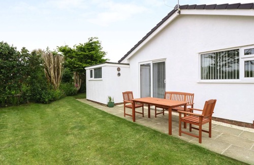 Rhoscolyn House | ANNEDDLE, pet friendly, with a garden in Four Mile Bridge
