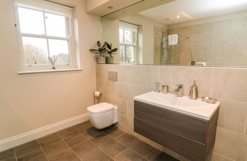 Fourstones Near Bentham House | ANNESIDE, pet friendly, with open fire in Cowan Bridge