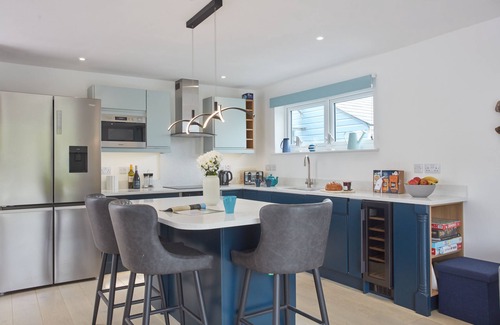 Polzeath Apartment | Anneth Lowen is a large four-bedroom detached house, just a short stroll from the bustling beaches o