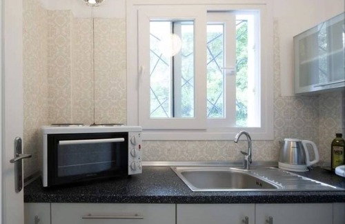 Agia Triada Apartment | Anni's cozy apartment 50m from the beach!