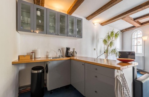 Burgwallen Nieuwe Zijde Bed & Breakfast | Anny's Warehouse City Centre!