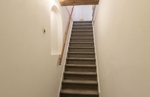 Burgwallen Nieuwe Zijde Bed & Breakfast | Anny's Warehouse City Centre!